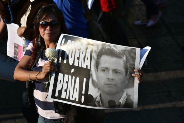 Pero en esta marcha, gran parte de las consignas se enfocaron en exigir la renuncia del presidente Enrique Peña Nieto.