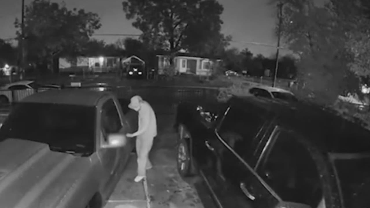 Mujer localiza su auto robado gracias a las redes y trata de recuperarlo por su cuenta