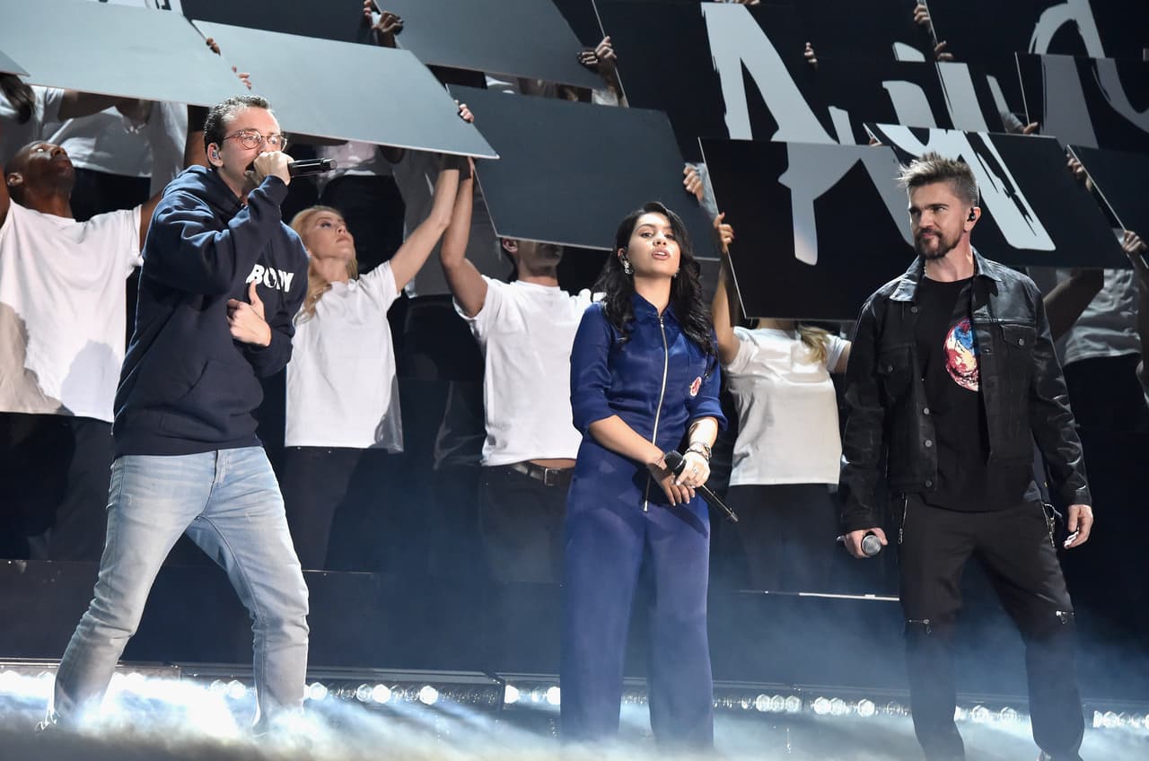 Logic, Alessia Cara y Juanes también tuvieron su momento durante la entrega 18 de Latin GRAMMY.