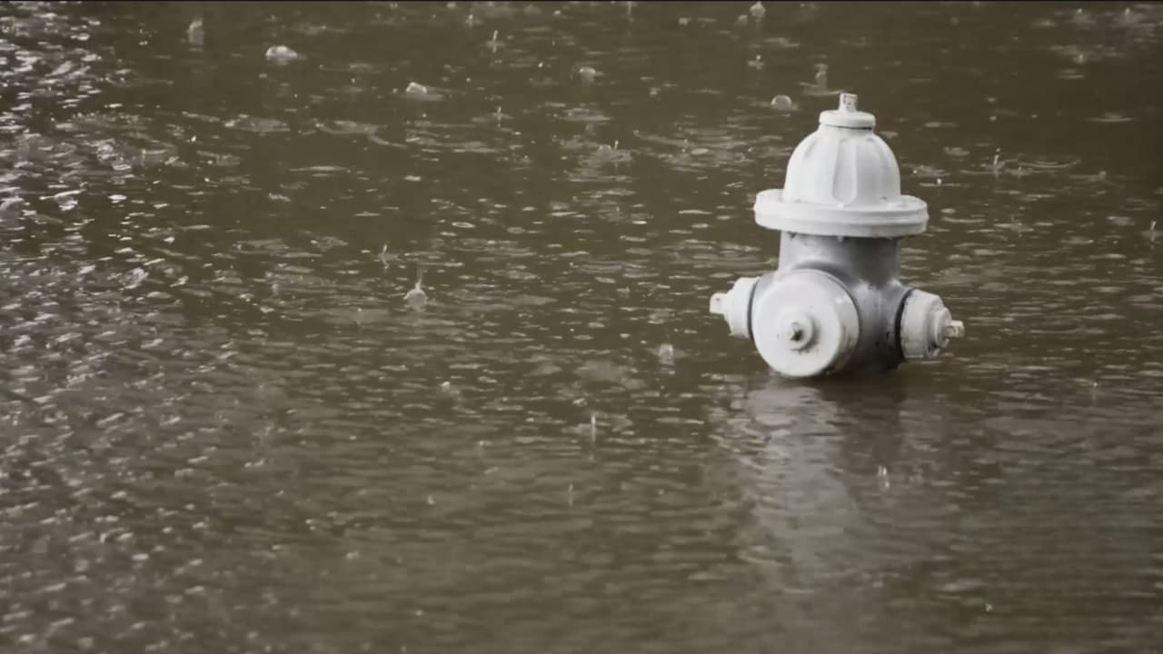 "La lluvia va a ser excesiva": recomendaciones para prepararte ante el mal tiempo en el Metroplex