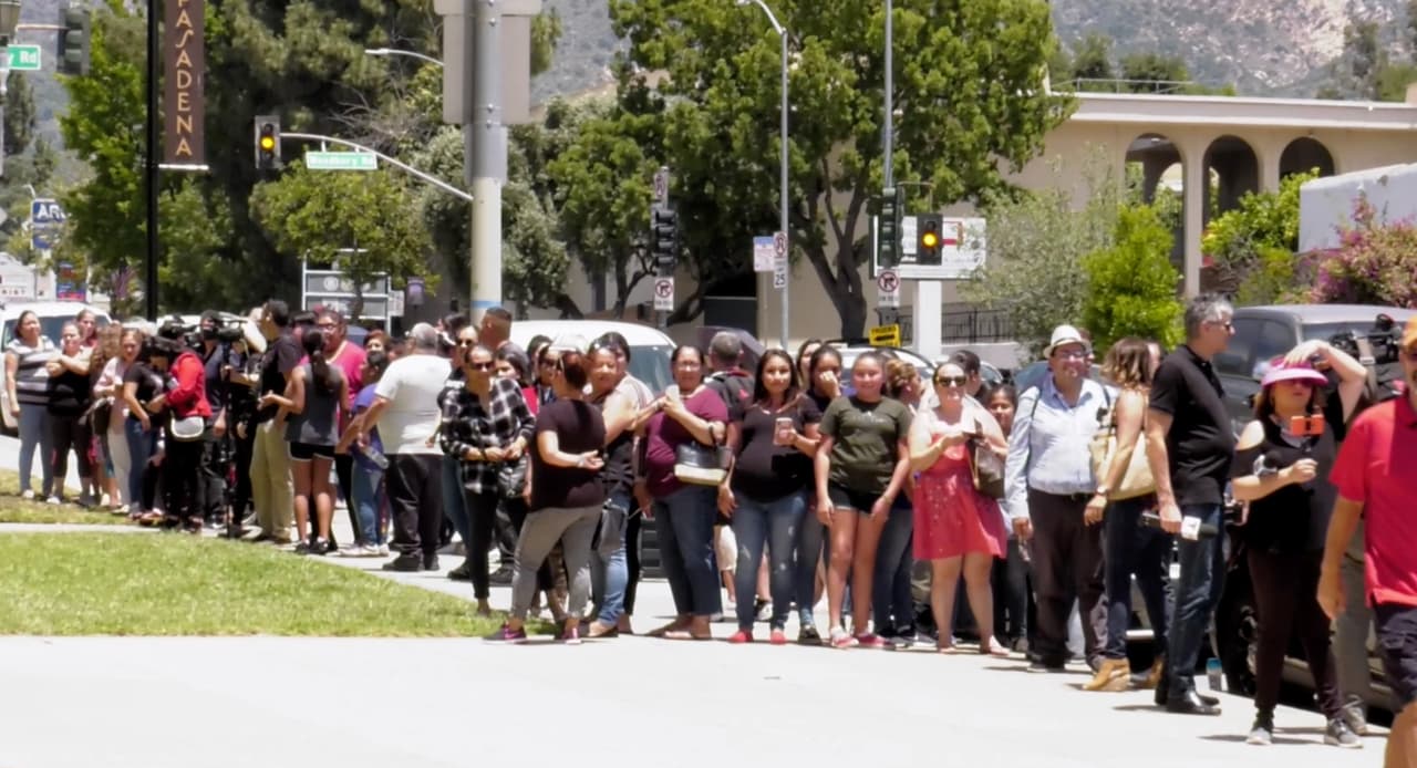 <h3 class="cms-H3-H3"><b>6 </b></h3>La cantante comentó que dada la situación que se suscitó afuera de la iglesia con todas las cámaras tratando de tener una imagen de ella, no pudo disfrutar su boda tanto como le hubiera gustado y que sí le afectó que su madre Jenni Rivera no estuviera con ella en ese momento tan importante de su vida. “Entré yo a la iglesia llorando, eran tantas emociones, el 
<b>no tener a mi mamá ahí </b>y escuchar tantos gritos […] quería disfrutar de ese momento tan importante para mí […] mi abuelita se asustó porque yo estaba llore y llore”, declaró.