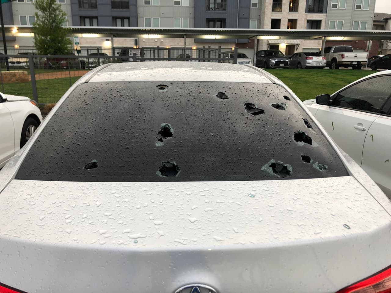 Debido a la pandemia las revisiones de los daños se están haciendo de forma virtual pero si usted prefiere que el ajustador lo haga en persona puede solicitárselo a su agente de seguros.