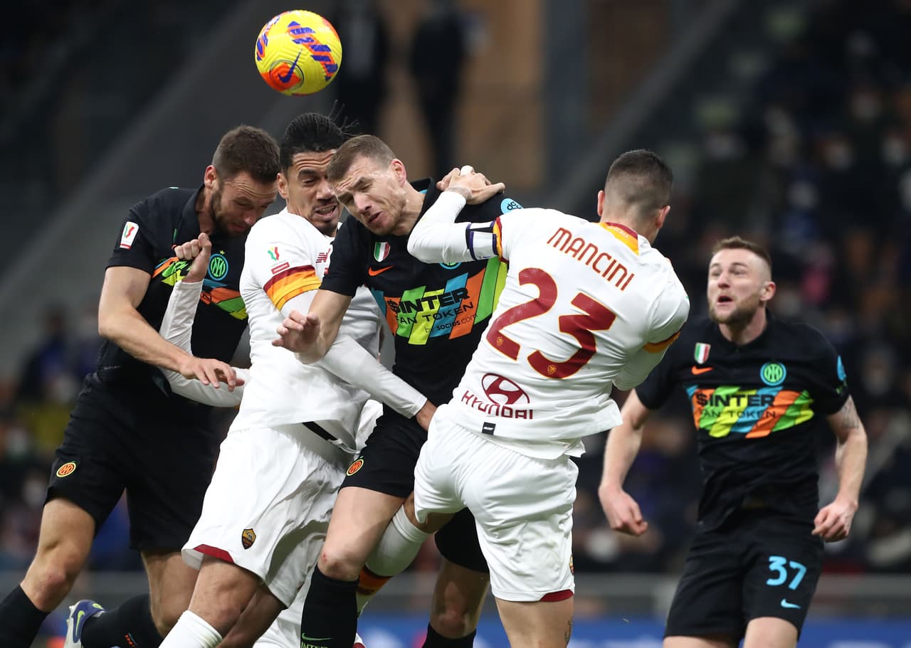 La delantera del Inter carbura y con los goles de Edin Dzeko y Alexis Sánchez, los Azzurris vencen 2-0 a la Roma y se meten en las semifinales de la Coppa Italia.
