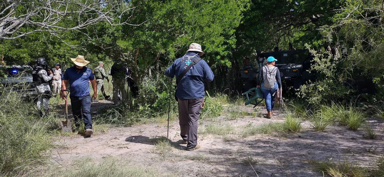 Hasta ahora, 
<b>se ha realizado 5 exhumaciones de cadáveres en la zona</b>. Gracias a la recuperación de esos restos, ha sido posible identificar a 22 cuerpos en total, según ha informado la Secretaría de Seguridad Pública del Estado.