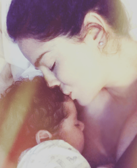 La actriz colombiana Danna García debutó como mamá a sus 39 años.