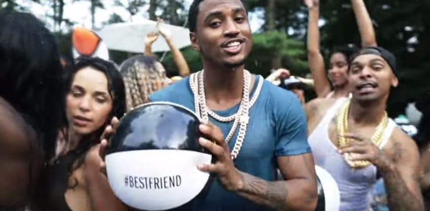 Educadora bajo la lupa por aparecer en un video de rap