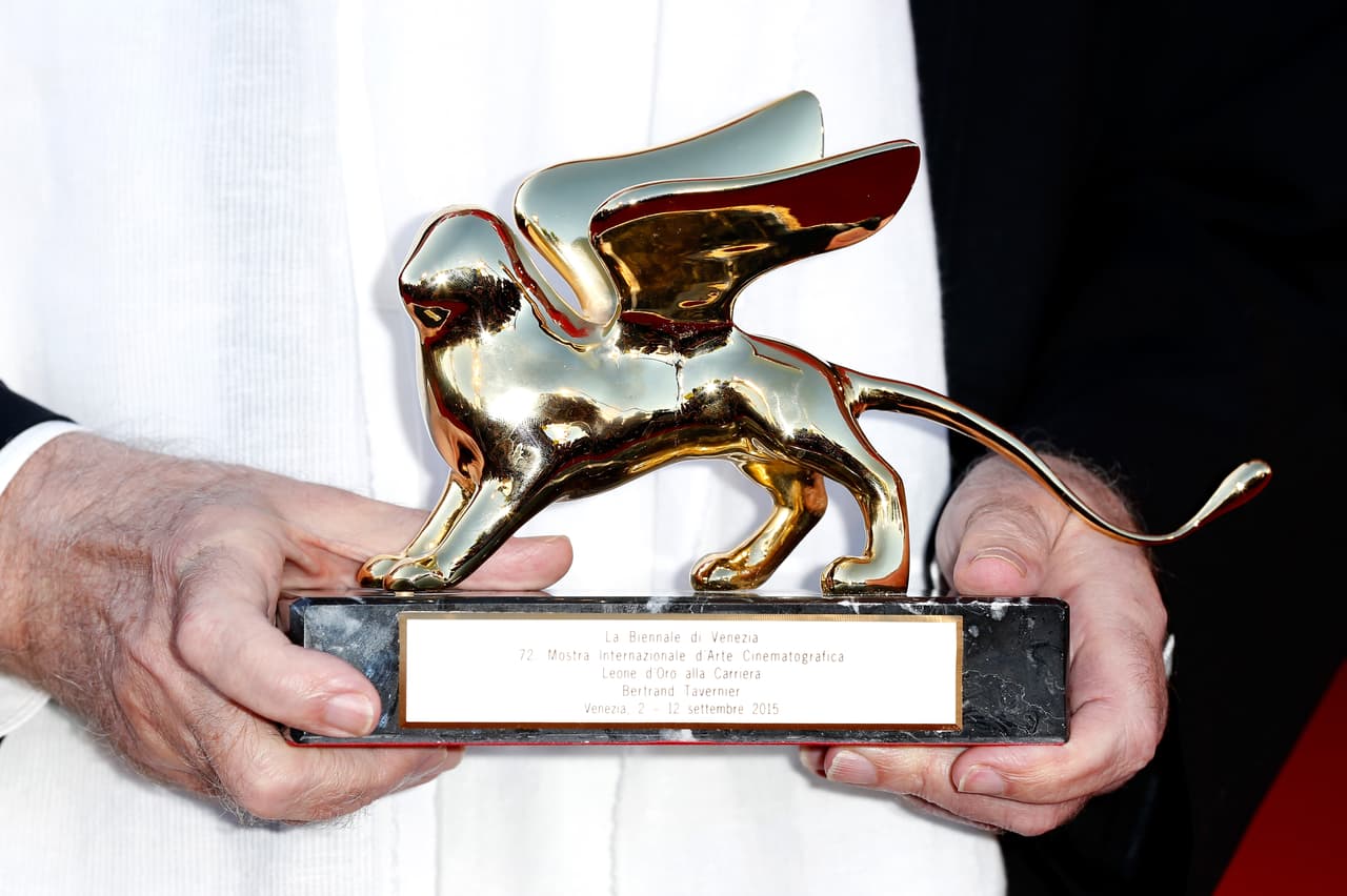 El León de Oro es el premio que se otorga dentro del Festival Internacional de Cine de Venecia. Creado en 1954, anteriormente recibía el nombre de Leone di San Marco, y tiempo antes era conocido como el Gran Premio Internazionale di Venezia.