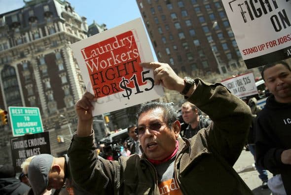 A estos se les sumaron guardias, limpiadores y trabajadores de rampa de aeropuertos, además de empleados de empresas de limpieza industrial.