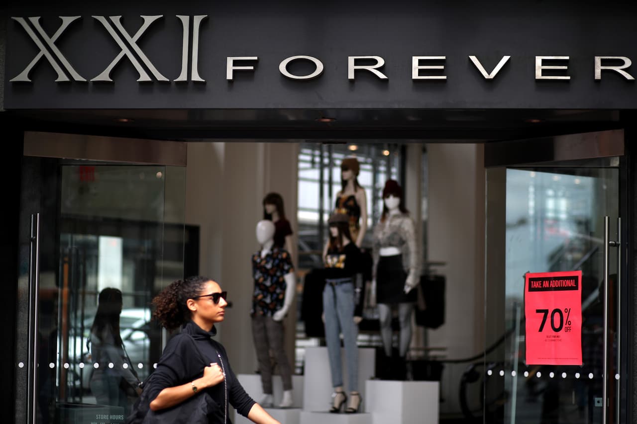 SAN FRANCISCO, CALIFORNIA - AUGUST 29: A pedestrian walks by a Forever 21 store on August 29, 2019 in San Francisco, California. Forever 21 Inc. is preparing for bankruptcy filing as the fashion retailer is running out of cash. (Photo by Justin Sullivan/Getty Images)