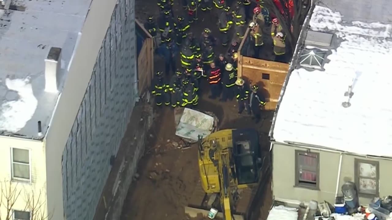 Muere trabajador tras colapso de zanja en obra en Brooklyn; hay otro herido grave.