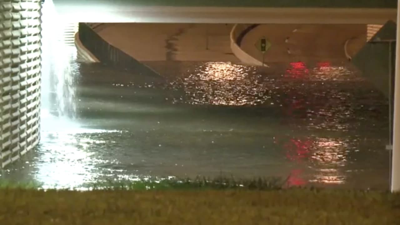 Harvey llegó a Houston con lluvias torrenciales y la ciudad está intransitable