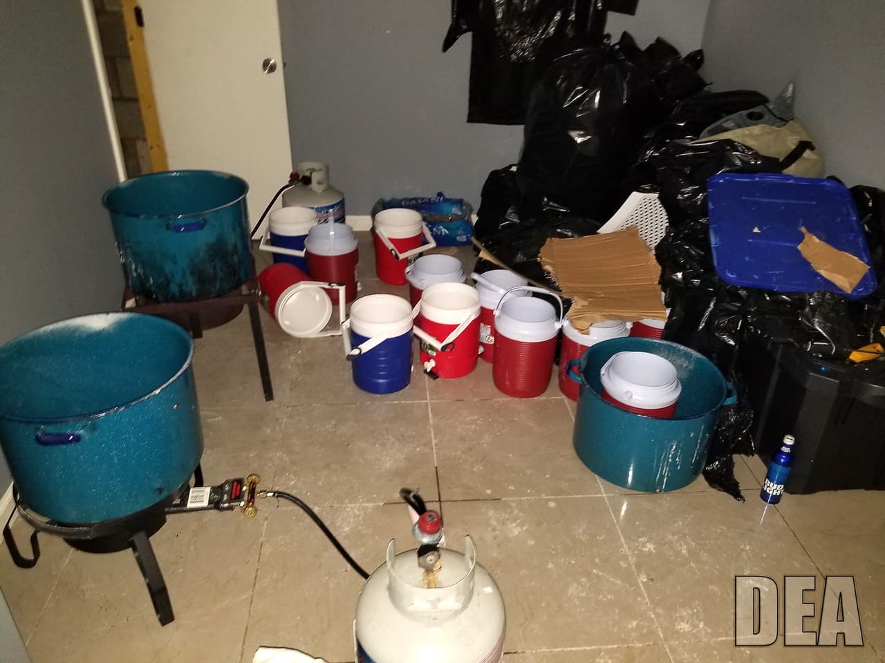 La idea es detener los narcóticos antes de que ingresen a los vecindarios.