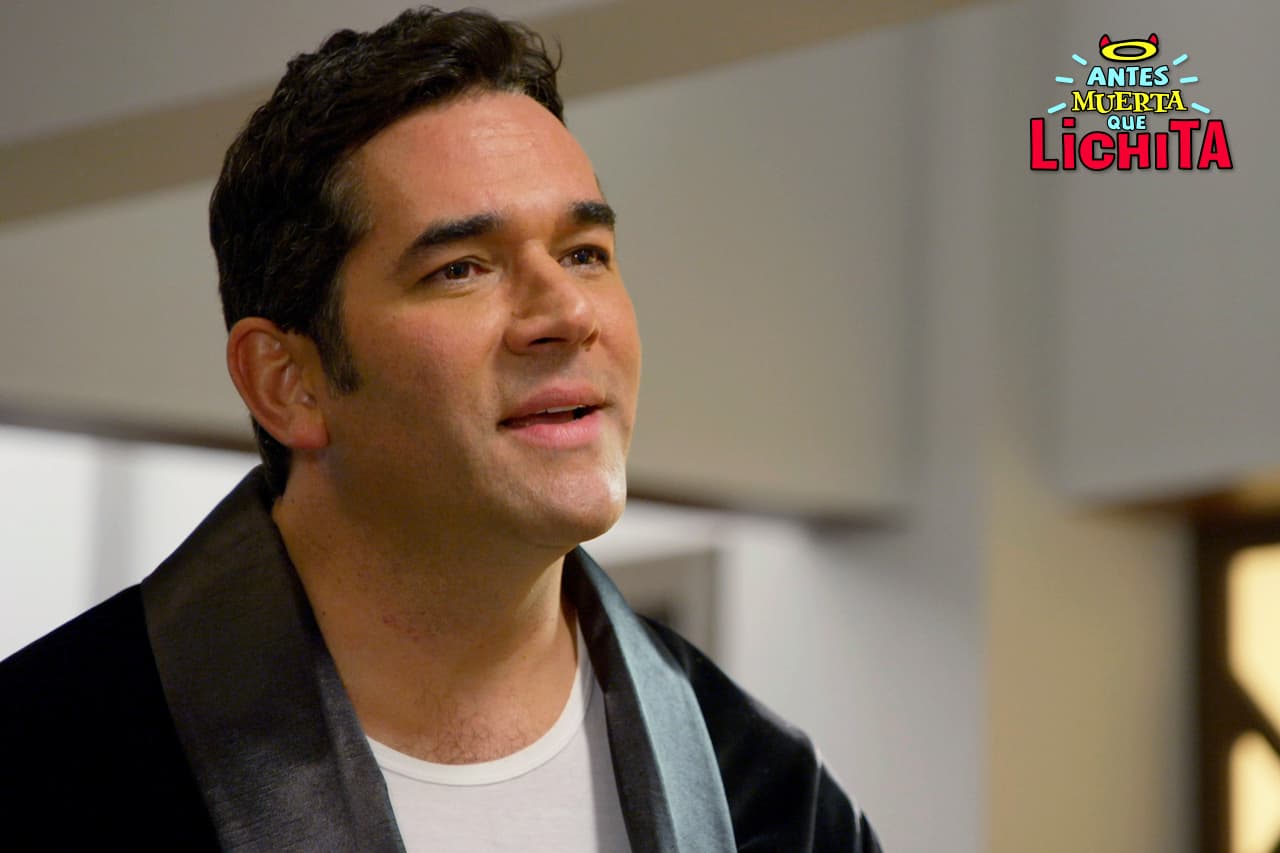 Augusto le ofrece a Alicia su lujosa suite en Los Ángeles para que se hospeden juntos.