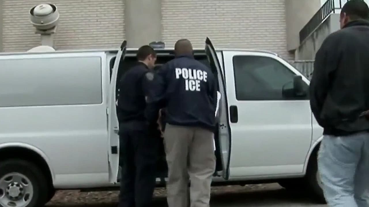 ICE equipará a sus agentes con cámaras corporales, ¿pero limitará la divulgación de videos?