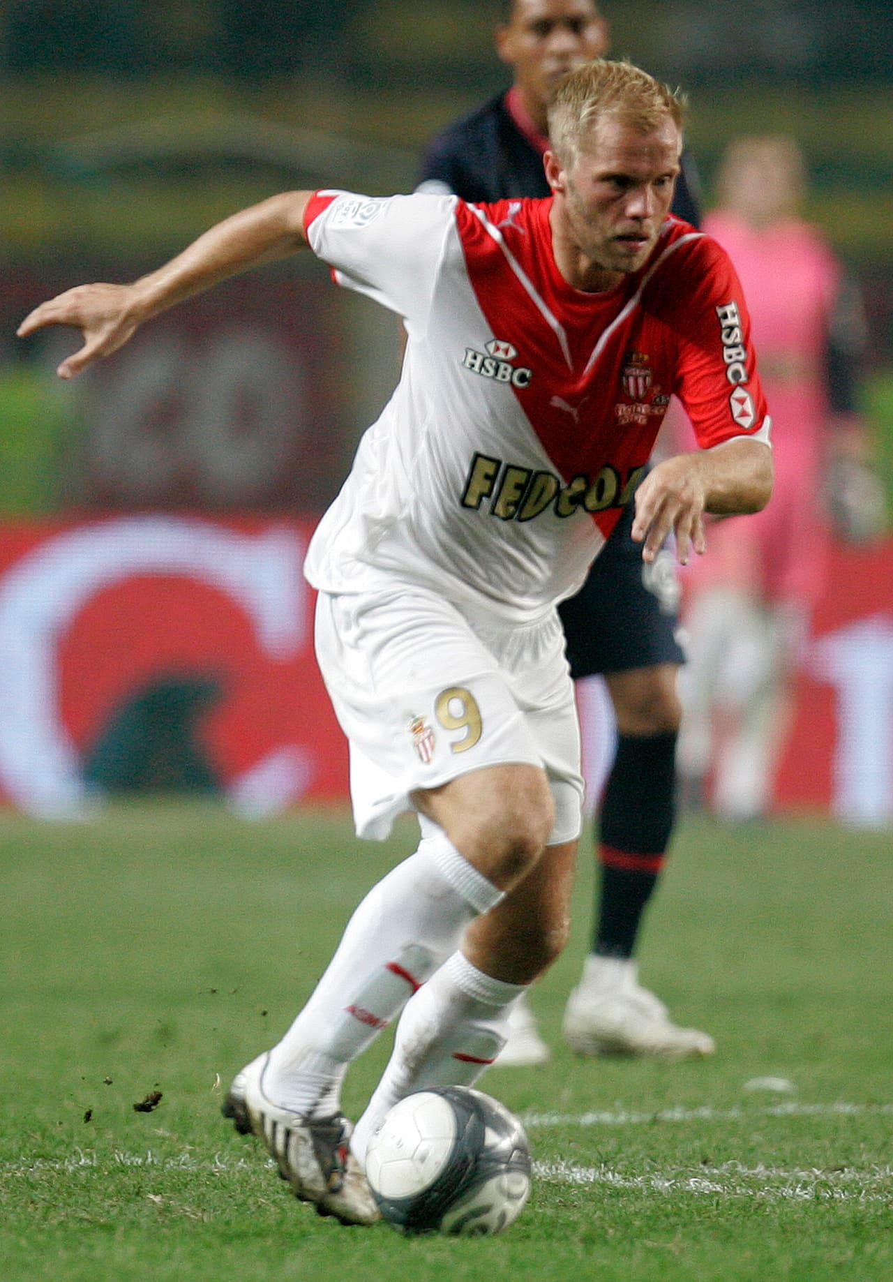 Eidur Gudjohnsen, ídolo del fútbol de Islandia, jugó solo un año con el Mónaco tras salir del Barcelona en 2009.