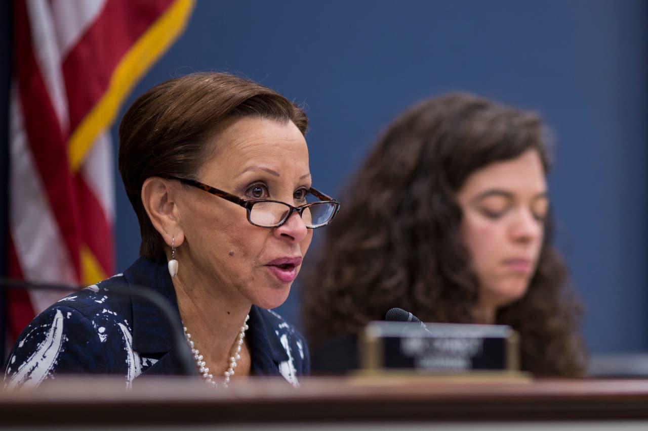 Nydia Velázquez. "Como el primer miembro del Congreso en pedir un Asesor Especial, he estado revisando cuidadosamente el informe Mueller y escuchando a mis electores. Ahora he llegado a la conclusión de que la Cámara tiene la responsabilidad constitucional de iniciar una investigación de destitución", tuiteó en junio la congresista..