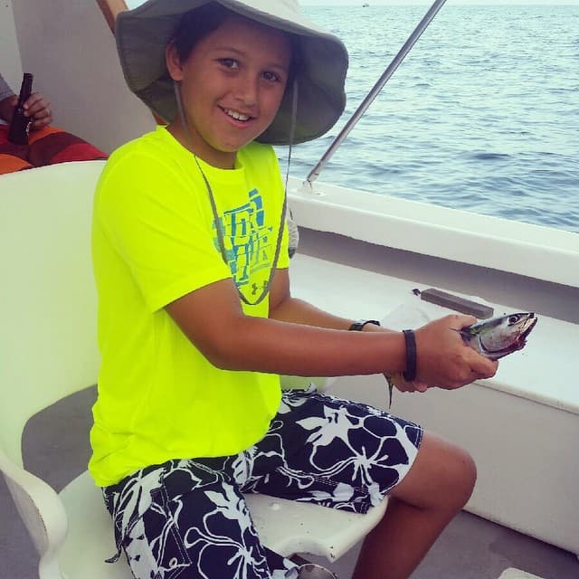 Su sobrino resultó muy bueno para la pesca.