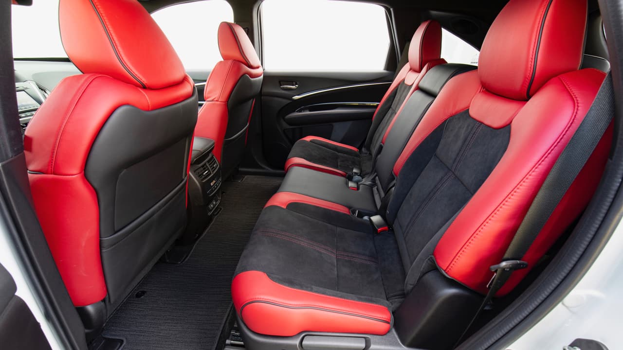 La segunda fila de asientos de la Acura MDX A-Spec es amplia y comoda.