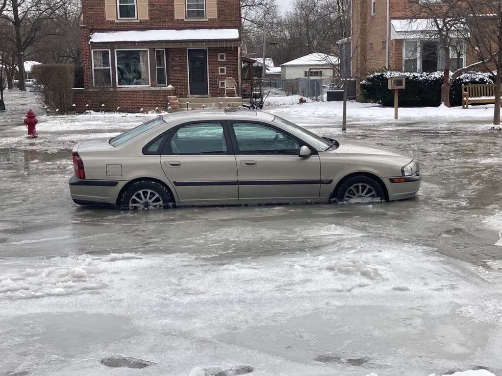 Piden no usar el agua del grifo para lavar platos o alimentos, cepillarse los dientes, tampoco beber de ella.