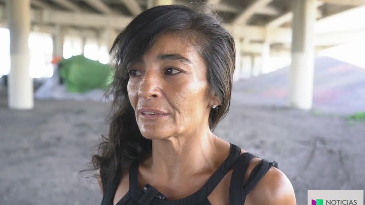 “No tenemos agua ni ayuda”: personas sin hogar sufren ante calor extremo en San Antonio