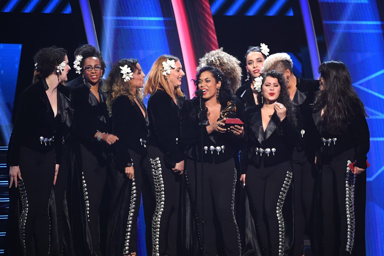 La banda femenina ya había estado nominada en anteriores ocasiones, pero no fue hasta la 18ava edición que lograron la codiciada estatuilla.