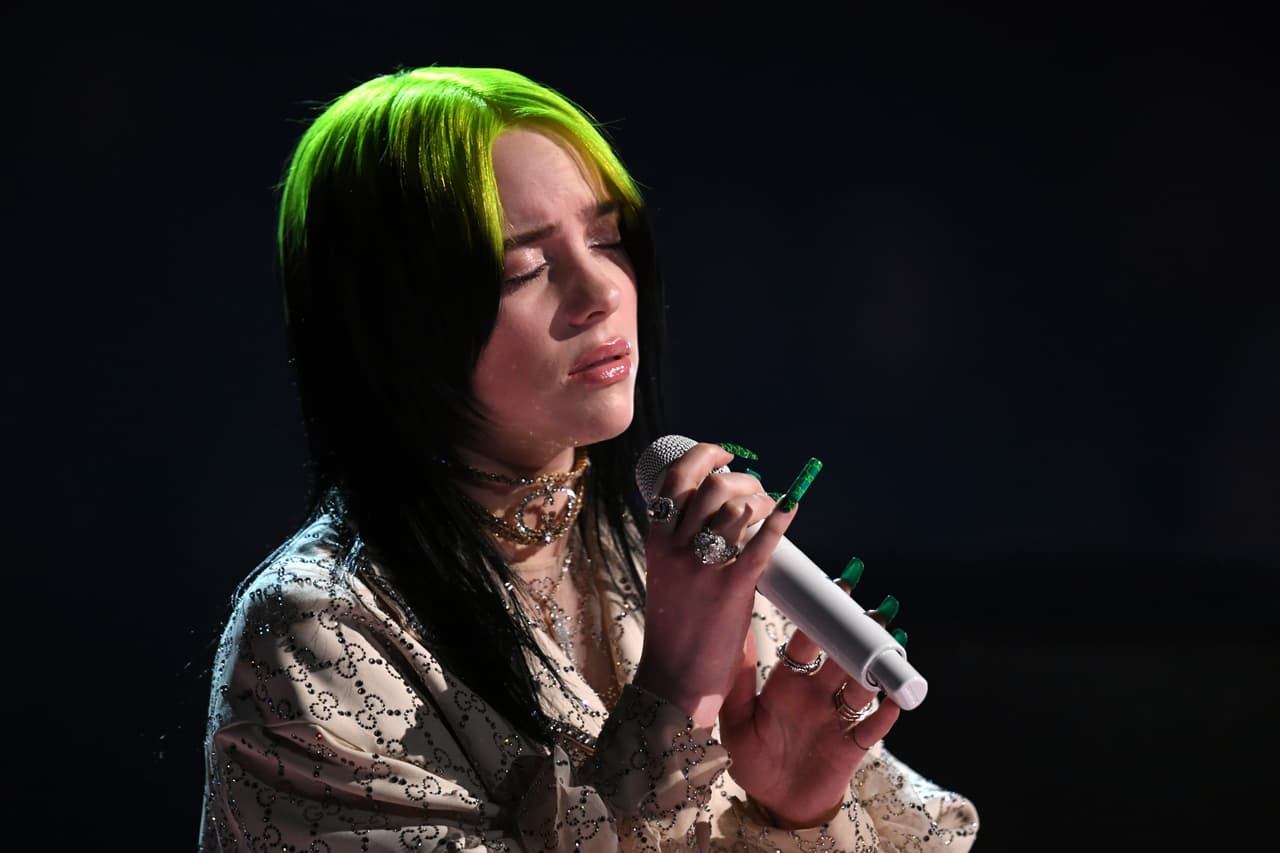 Este domingo 14 de marzo, Billie Eilish se coronó como ganadora de dos premios GRAMMY, uno a Grabación del año, por 'Everything I Wanted', y el otro a Mejor canción original para medios visuales, galardón que se llevó junto con Finneas O'Connell.