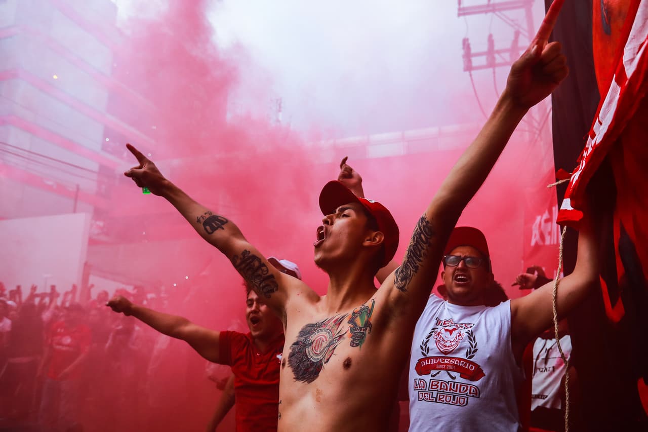 El huno se apoderó de las calles y de los alrededores del estadio Nemesio Diez.