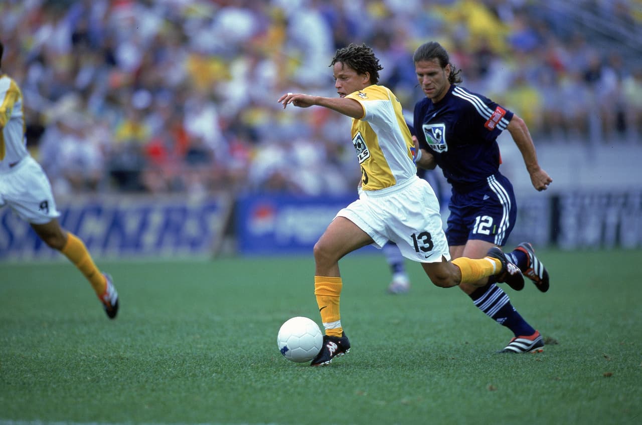 Cobi Jones y Jeff Agoos atendieron regularmente los partidos como All-Stars. En 2000, el Este derrotaría al Oeste por 9-4.