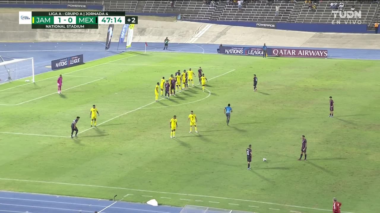¡GOL!  anota para México. Luis Romo