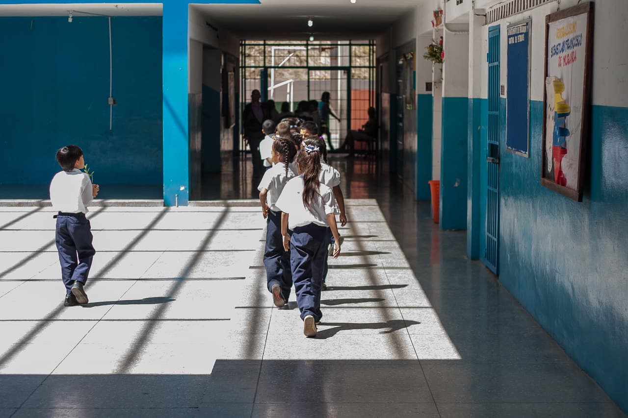 ¿Cómo supera una escuela el asesinato de una maestra?