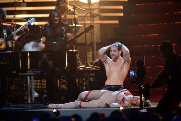 Para poner fin a su presentación con el dolor de ese galanazo.