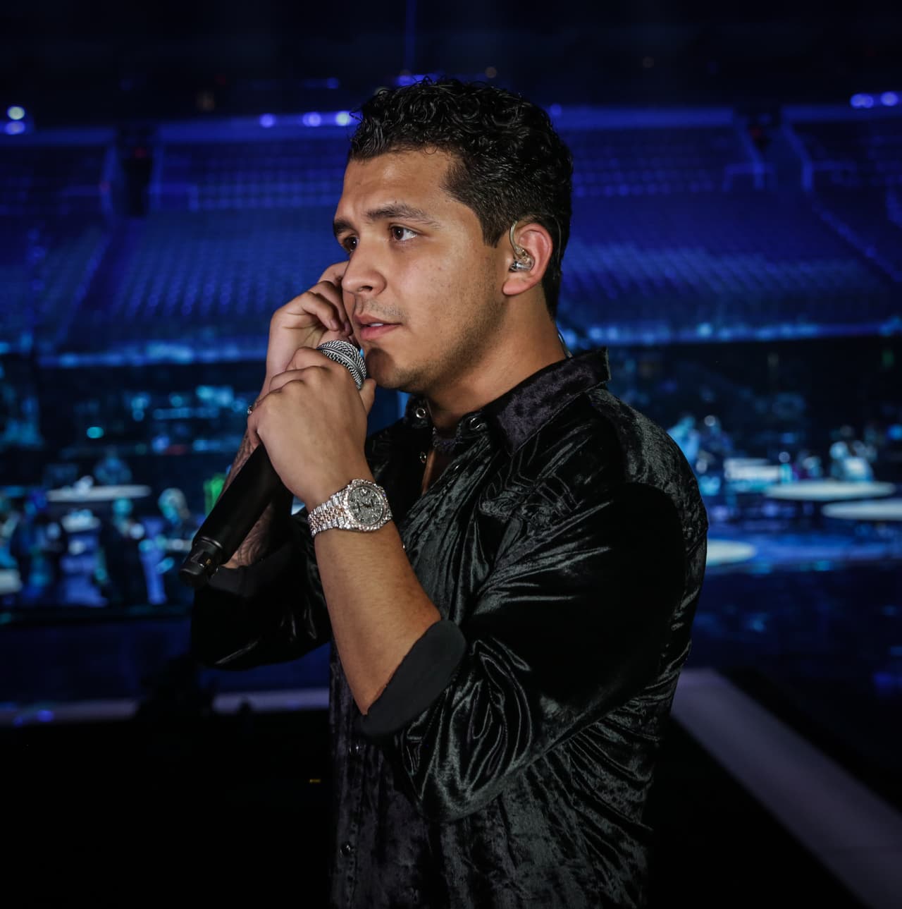 <b>No te pierdas a Christian Nodal en <a href="https://www.univision.com/shows/premio-lo-nuestro">Premio Lo Nuestro 2019</a></b> este 21 de febrero. La transmisión de Univision comienza con la alfombra roja de
<b>'Noche de Estrellas' desde las 7PM/6C. </b>La 31 entrega de
<b>Premio Lo Nuestro </b>iniciará a las
<b> 8PM/7C </b>en vivo desde el American Airlines Arena de Miami.