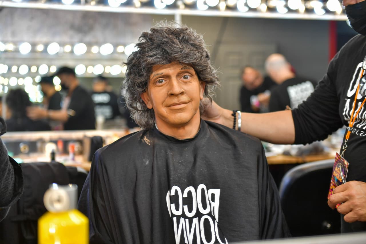 <b>Yahir</b> recurrió a una peluca con abundante cabello y en tono canoso para interpretar a Roberto Carlos.