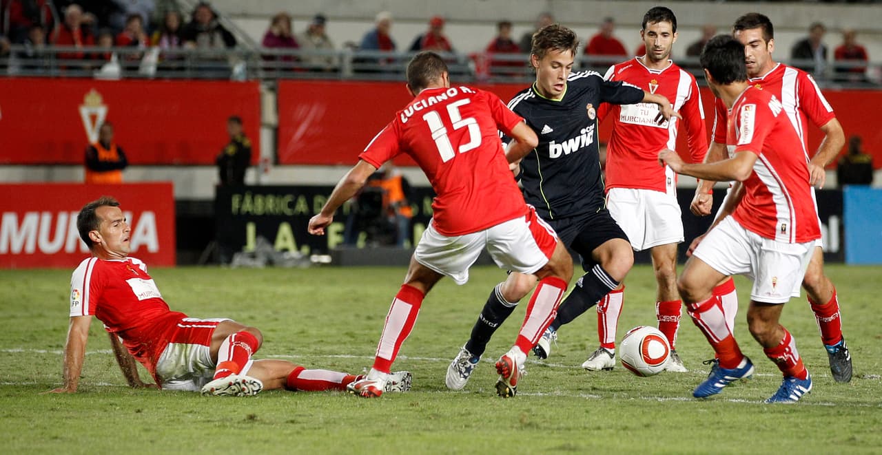 Real Murcia, cinco años en la Segunda División B, es sexto en el torneo a seis puntos del líder y aún con media temporada por disputar su opción de ascender a Segunda División es posible.