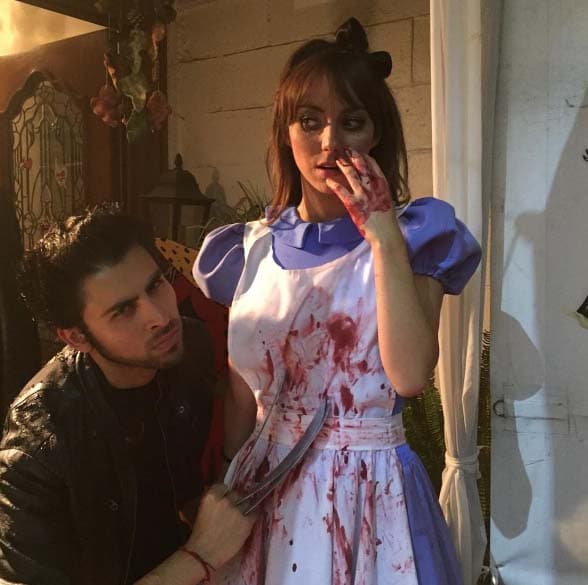 Natalia Téllez se declaró gran fan de Halloween; lo escalofriante le encanta y con su disfraz de Alicia en el País de las Maravillas versión sangriental, nos lo dejó claro.