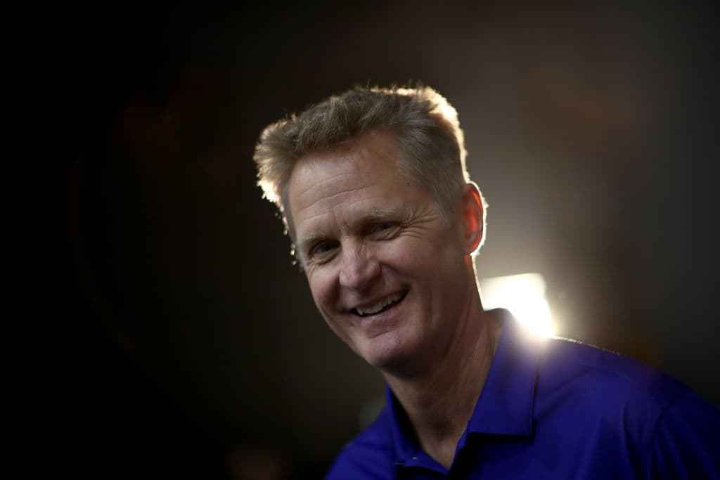 Mientras tanto, los Warriors que dirige Steve Kerr son el equipo favorito para revalidar la corona en la NBA. Esta semana tuvieron su 'Media Day', donde las sesiones de fotos y entrevistas afloraron.