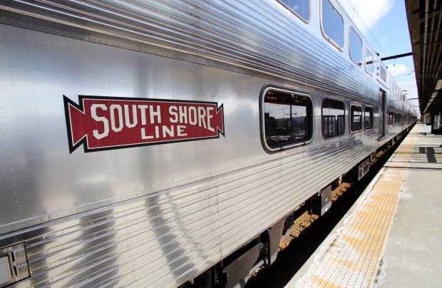 La línea South Shore, operada por el Distrito de Transporte de Cercanías del Norte de Indiana, no requiere el uso del tapabocas. La línea dice que eliminará el mandato después del fallo judicial.