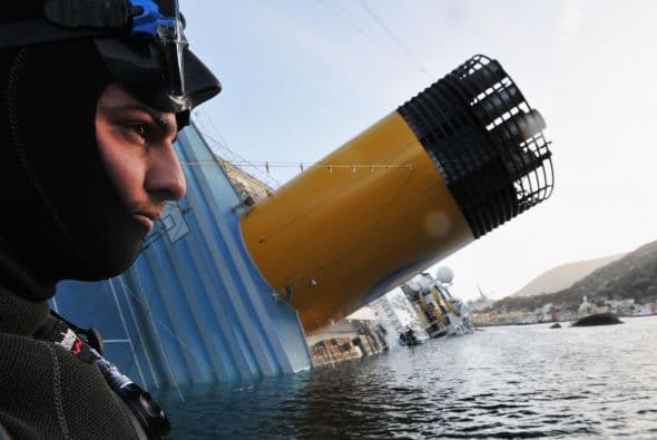 Al igual que el "Titanic" en su época, el "Costa Concordia" acumuló todos los superlativos. Nave almirante de la flota Costa desde su lanzamiento en 2006, esta hazaña de los astilleros italianos Fincanteri era el barco más grande construido en Italia: 290 metros de eslora y 38 de manga, según la agencia AFP.