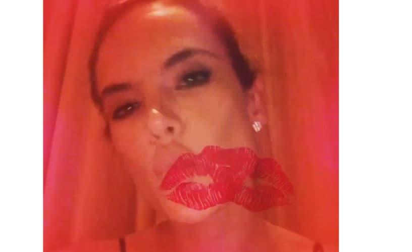 Alessandra Ambrosio mandó muchos besitos.