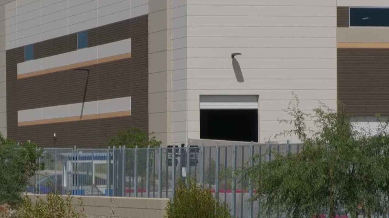 Queda en pausa el plan para convertir un edificio de Surprise en un centro de detención de ICE