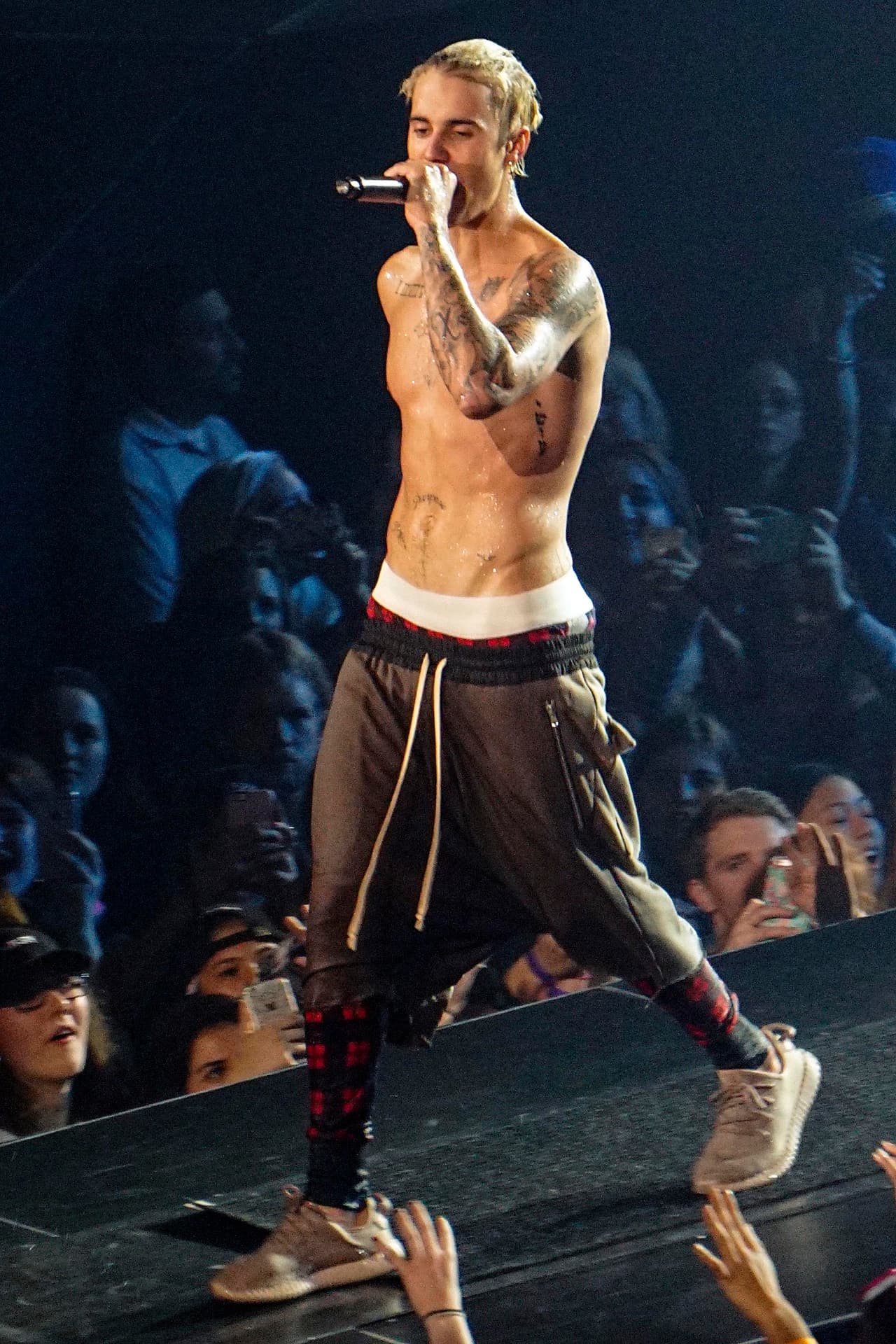 Y ellas querían estar más cerca de él.