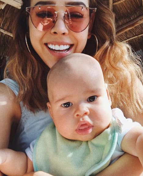 Aunque no es la primera vez que posa con él, algunos de sus seguidores se olvidaron de que el bebé no es su hijo sino su sobrino.