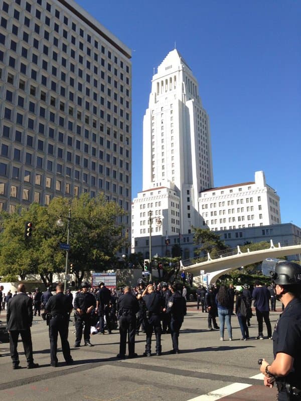 A lo largo de la marcha, los activistas utilizaron los hashtags #StopTheRaids, #Relief4Refugees #Not1More para promover el evento en las redes sociales.