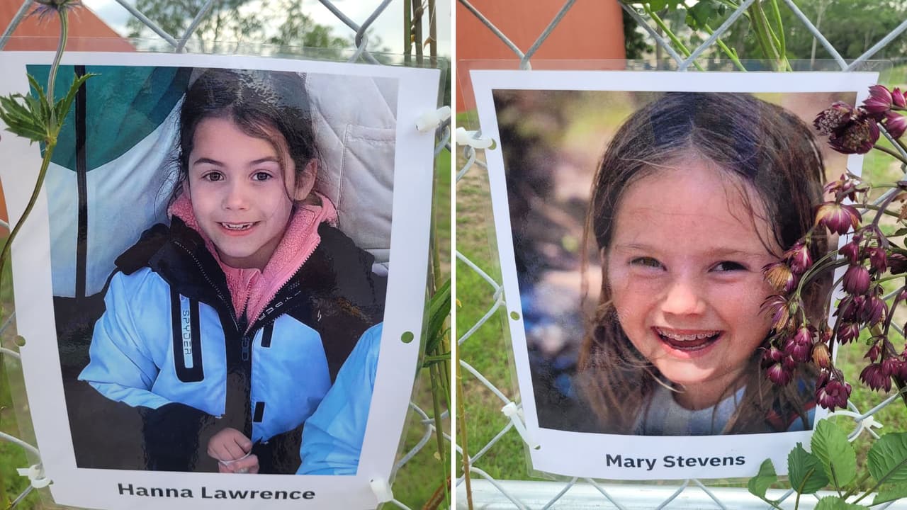 En la reja de un lote junto al río se colocaron las imágenes de las víctimas mortales y de las personas que aún no han sido encontradas.
<br>