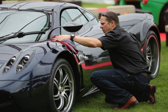 El evento anual Salón Privé en su noveno año se ha convertido en un evento popular para los amantes de autos. También llamado The Luxury and Supercar Show. Este año el evento será más grande y mejor que los años anteriores. Primero que nada el evento de tres días se realizará en un espacio de 200 acres de Syon Park, la casa en Londres del Duque de Northumberland. En este evento se pueden encontrar algunos de los autos más lujosos y exclusivos del mundo. El Salón Privé se ha convertido en algo así como el Pebble Beach de Inglaterra, donde los coleccionistas presumen sus joyas más preciadas.