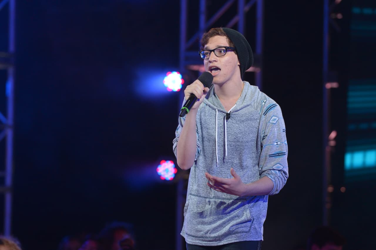 Kevin nos enamoró cuando Laura cantó con él en las audiciones de Miami Beach. Sin embargo, nadie se imaginó que se retiraría de la competencia.