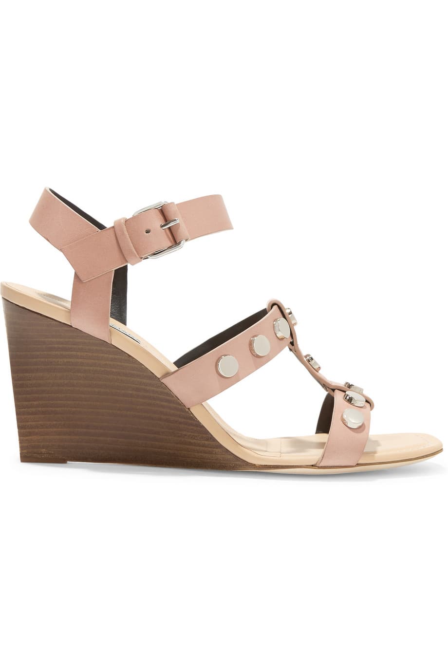 Las plataformas de Balenciaga son elegantes y prácticas a la vez. El tacón te da mucho soporte evitando que te canses y haciéndote lucir a la moda.