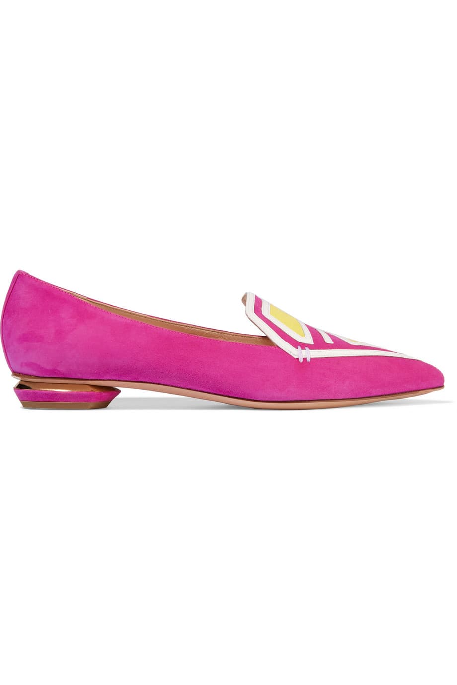 Los vibrantes flats “Leia” de Nicholas Kirkwood, se pintan de fuscia con detalles en amarillo en una piel de gamuza para esta primavera.