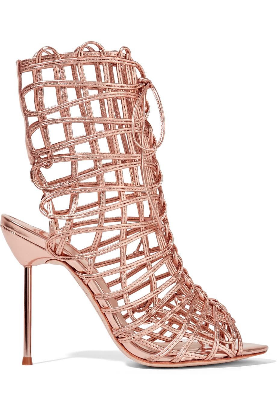 Las glamurosas sandalias “Delphine” de Sophia Webster, son perfectas para combinarlas con faldas o vestidos.