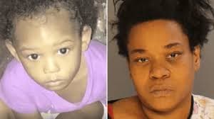 El cuerpo de la niña había sido cubierto con marcas de mordiscos, heridas punzantes y quemaduras de cigarrillos, dijeron las autoridades. La niña de 4 años también mostró signos de desnutrición. Algunas de las lesiones del niño, dijo la policía, fueron tratadas con puntos de sutura casera, que luego se infectaron.